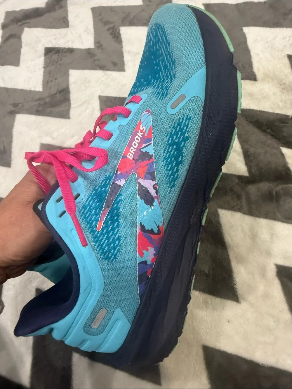 Brooks Women's Launch 9 Running Shoes with Pink Laces